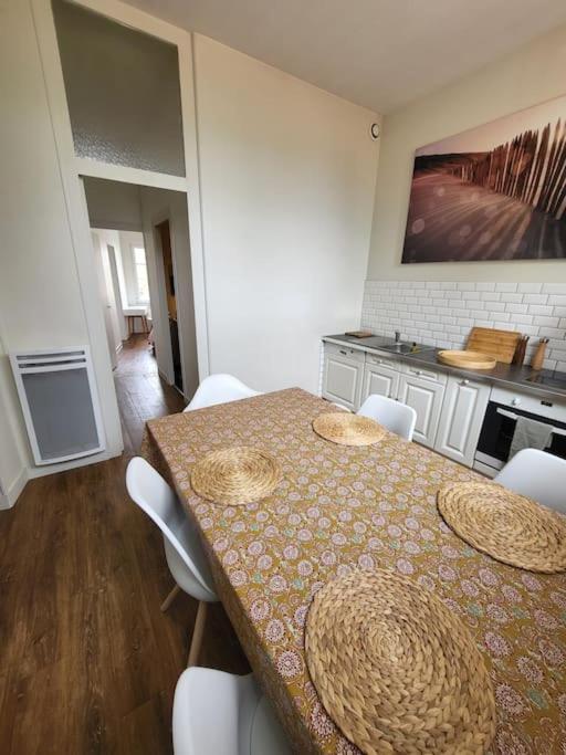 Apartamento Le P'Tit Nid Parthenay Exterior foto